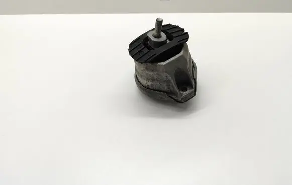 BMW 5 E60 E61 Engine mount bracket 6774619 22116774619