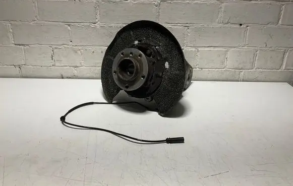 BMW X5 E70 Rear wheel hub 6770983 685798 6771777