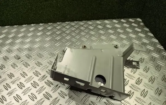 Renault Master III Fender mounting bracket 631236296R 1613G