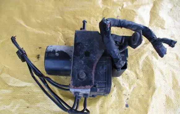 Skoda Fabia Mk1 (6Y) ABS Pump 6Q0907379D