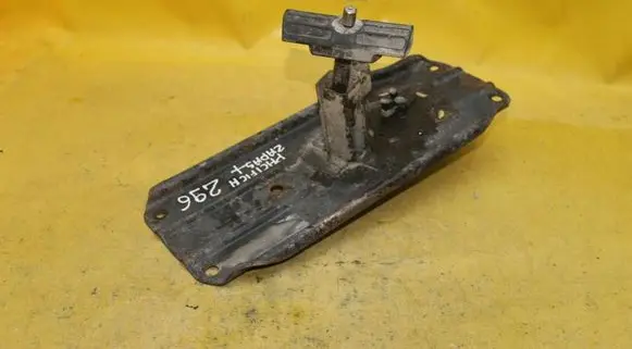 Chrysler Pacifica Spare wheel mounting bracket 