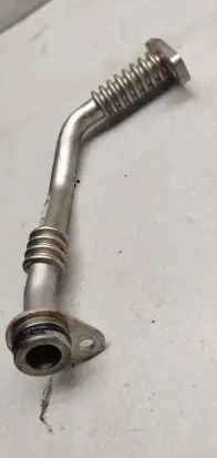 Volkswagen PASSAT B8 Engine coolant pipe/hose 04L145736H