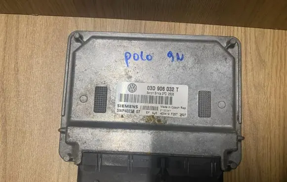 Volkswagen Polo Engine control unit/module 03D906032T 5WP4023807