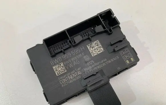 Audi A5 Door control unit/module 8W0959595H