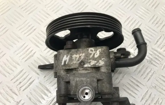 Mazda 323 F Power steering pump B26K32650B 11284141