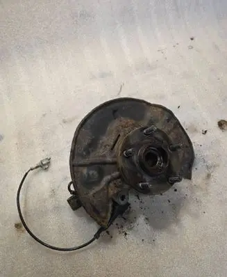 Toyota Corolla Verso AR10 Front wheel hub