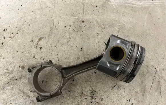 Volkswagen Transporter - Caravelle T5 Piston with connecting rod 038J