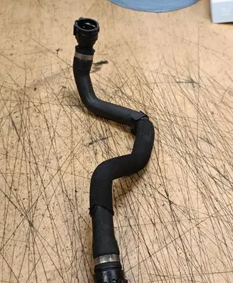 BMW X5 E53 Engine coolant pipe/hose 7789403