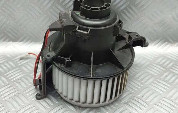 Opel Astra H Heater fan/blower 52407543 L073A30 600017