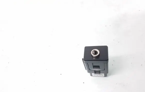Skoda Fabia Mk3 (NJ) AUX in-socket connector 5Q0035724