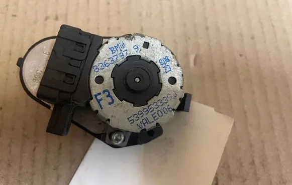 BMW 5 E39 Air flap motor/actuator 5399533390