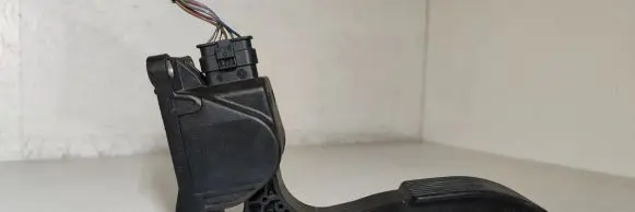 Mercedes-Benz Vito Viano W639 Accelerator throttle pedal A9063000304 9063000304
