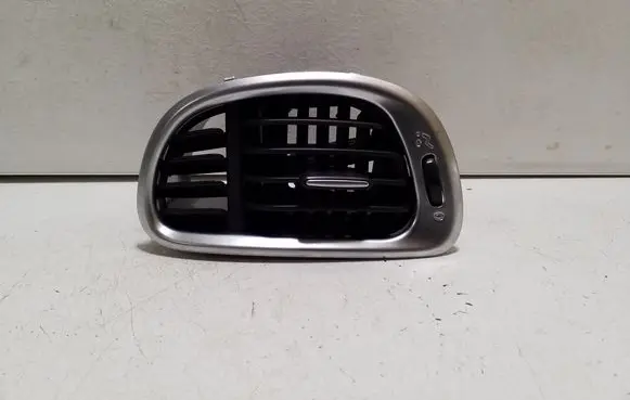 Fiat 500L Dashboard side air vent grill/cover trim 