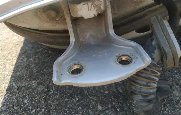 Chevrolet Epica Rear door lower hinge