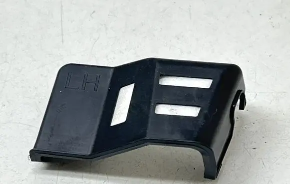Quarter panel pressure vent
