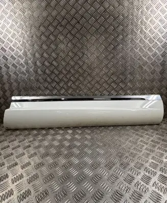 Volkswagen Touareg II Front door trim (molding) 7P6853960A