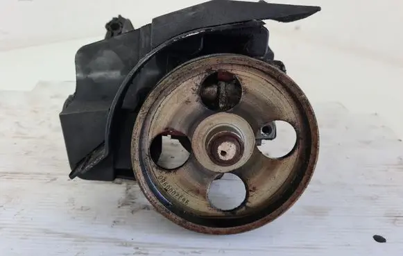 Peugeot 206 Power steering pump 9638364580