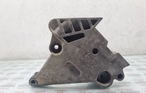 Volkswagen Golf Plus Engine mounting bracket 03G199207A