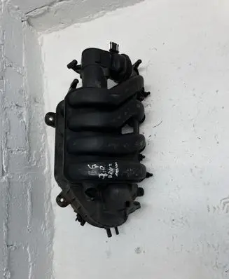 Volkswagen PASSAT B6 Intake manifold 06F133210M