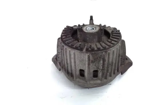 Mercedes-Benz E A207 Engine mount bracket A2122404117