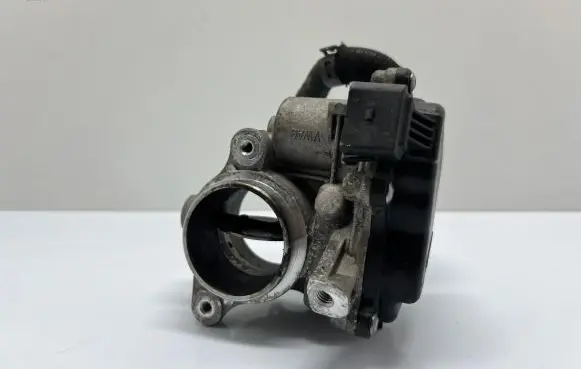 Volkswagen PASSAT B8 Electric throttle body valve 04L128063A