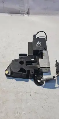 BMW 5 E39 Tailgate window lock/catch/latch 8360193