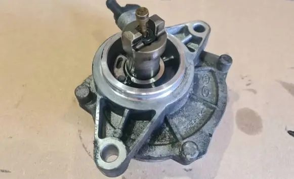 KIA Carnival Vacuum pump 28810-4x100