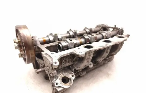 Land Rover Discovery 3 - LR3 Engine head 4R8Q6090AG
