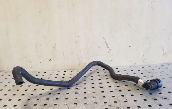 Volvo XC90 Engine coolant pipe/hose
