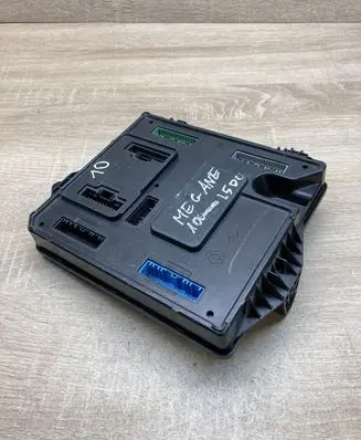 Renault Megane III Central body control module 284B13640R S180098201D