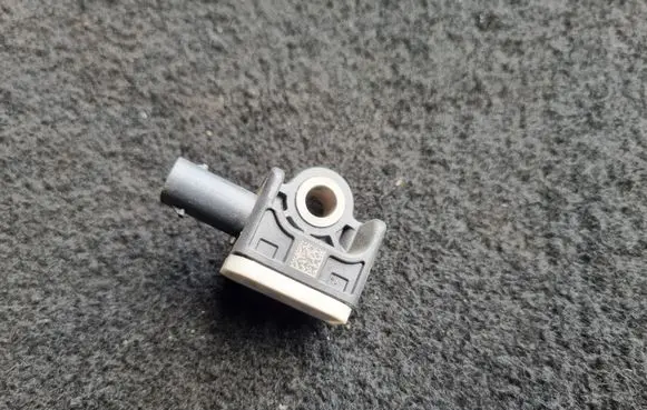 Mercedes-Benz A W176 Airbag deployment crash/impact sensor A1668210151