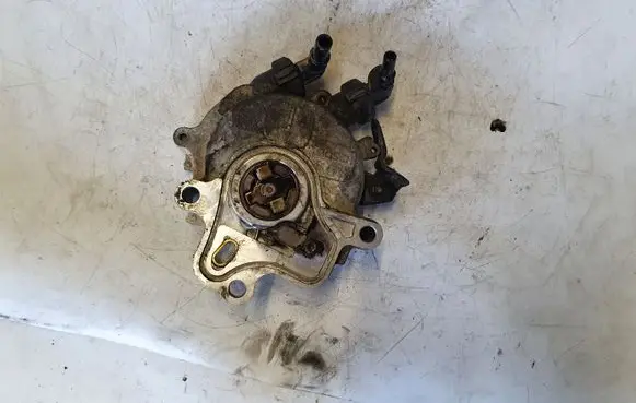 Land Rover Discovery 3 - LR3 Vacuum pump LR8Q2A451AF