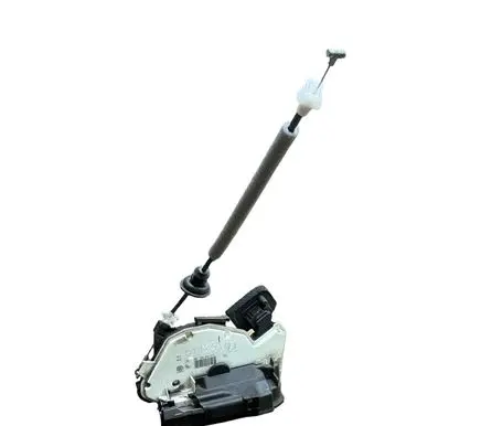 Seat Toledo IV (NH) Rear door lock 5E0839015