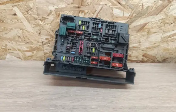 BMW 1 E81 E87 Fuse module 9119446 90407864 792500000