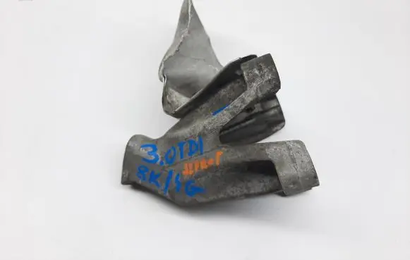 Engine mounting bracket