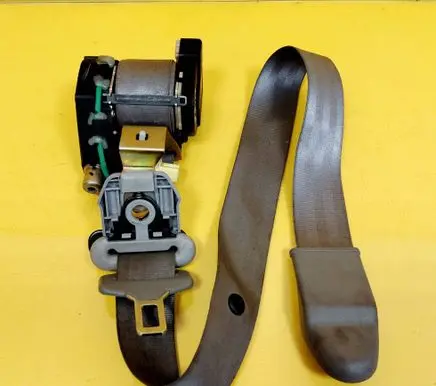Mazda 626 Front seatbelt 33013420