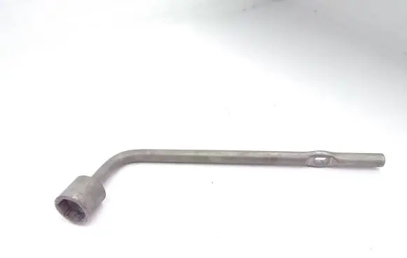 Mitsubishi Outlander Wheel nut wrench 