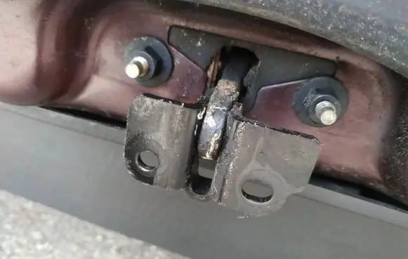 Chrysler Pacifica Rear door check strap stopper