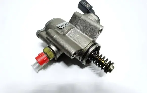 Audi A3 S3 8P Fuel injection high pressure pump 03C127025R