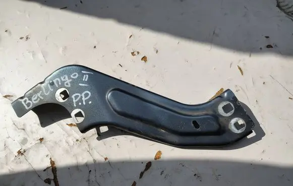 Citroen Berlingo Fender mounting bracket