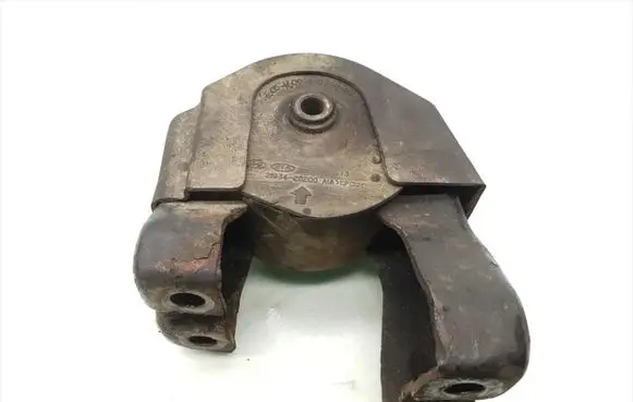 KIA Carens II Engine mount bracket 21934-26200