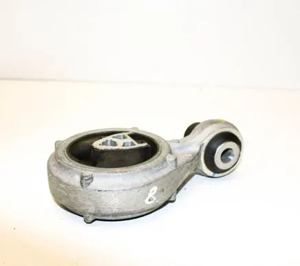 Nissan X-Trail T32 Engine mount bracket