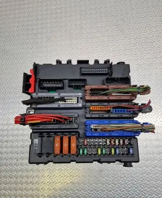 Opel Signum Fuse module 13205776 003648 12KDZX