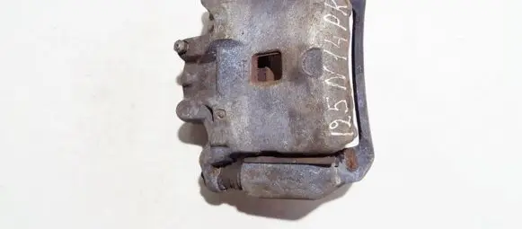 Nissan Juke I F15 Front brake caliper