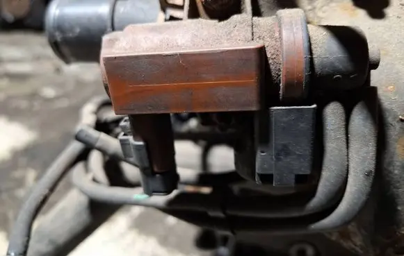Ford S-MAX Turbo solenoid valve 70177100