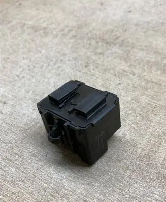 Toyota Avensis T250 Other relay 8665013010 0689003570