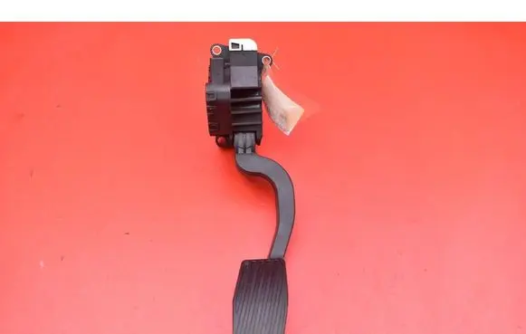 Opel Corsa E Accelerator throttle pedal 13305804