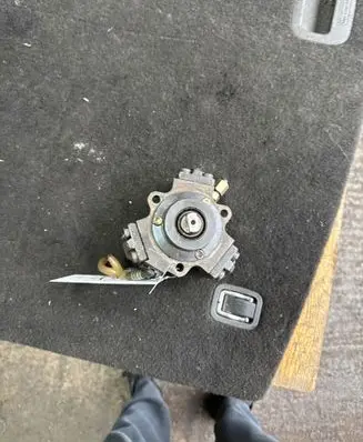 Volvo V70 Fuel injection high pressure pump 0445010