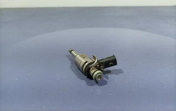 Hyundai Tucson TL Fuel injector 35310-2B370