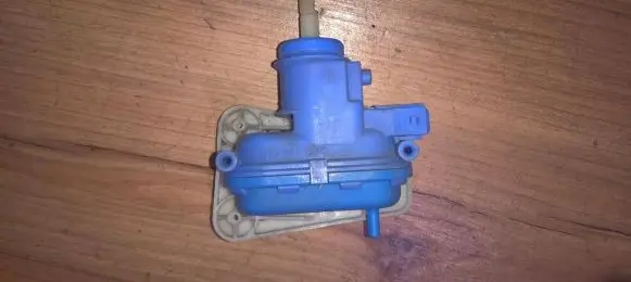 Audi 80 90 S2 B4 Central locking vacuum pump 893862153c